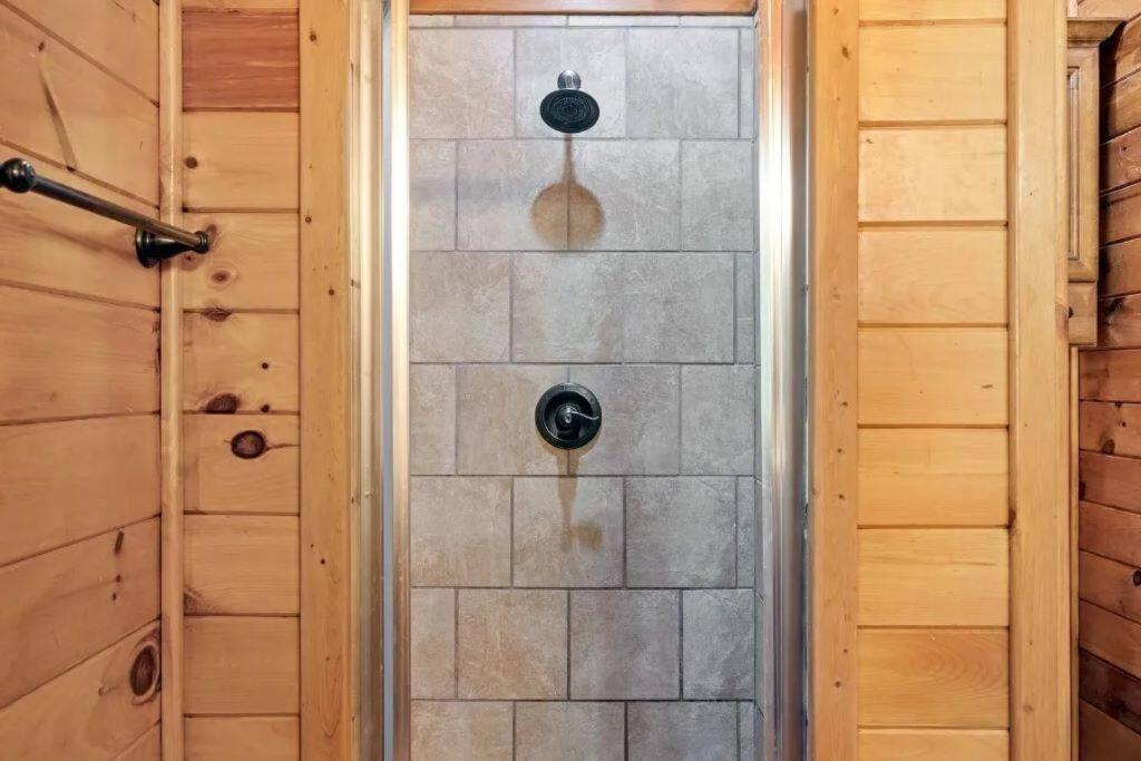 Апартаменты Misty Moonlight, Sleeps 4, Mountain Cabin Брокен-Боу Экстерьер фото