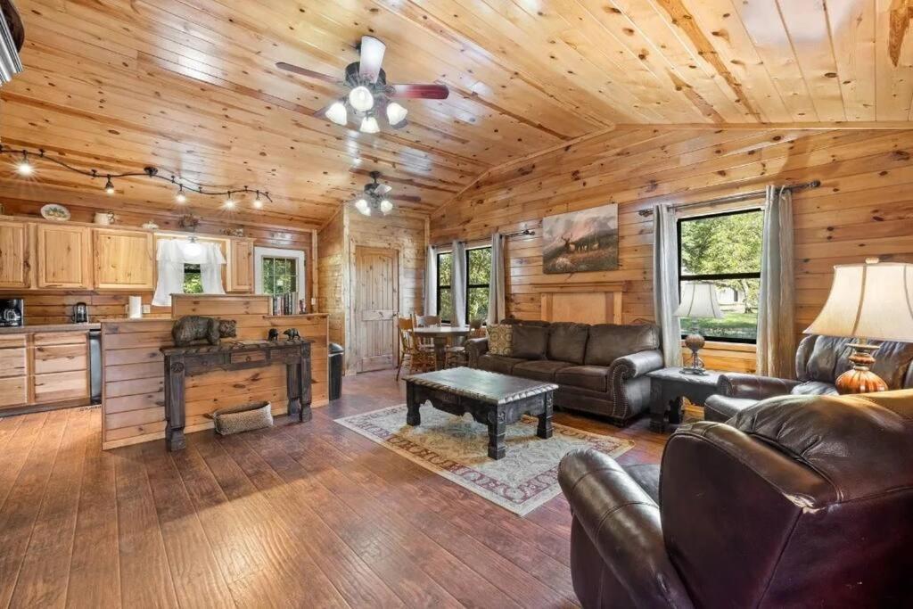 Апартаменты Misty Moonlight, Sleeps 4, Mountain Cabin Брокен-Боу Экстерьер фото